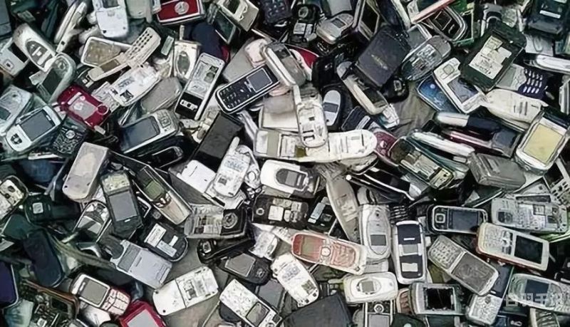 上卖手机还是爱回收（卖旧手机到爱回收好还是到实体店好）