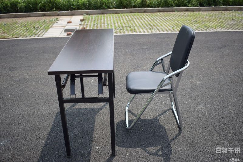 北京二手回收桌椅（北京二手桌子椅子个人出售）